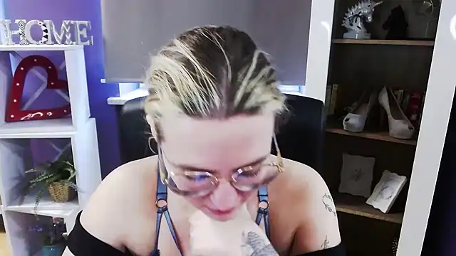 Zoey_Erotic élő XXX-chatje