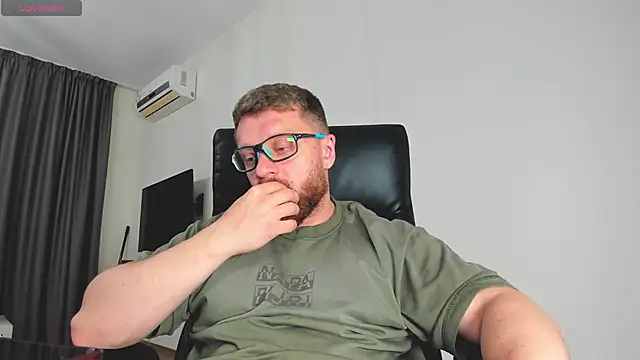 Findom_guy Chat XXX in diretta