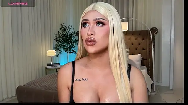 Pokazy przed kamerką – Your_Majesty_Tyra