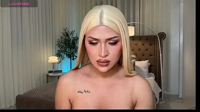 Онлайн чат XXX Your_Majesty_Tyra