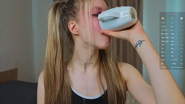 TiffinyMergist Adlı Modelin Canlı XXX Sohbeti