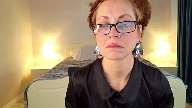 LioraWeiss: онлайн-секс-чат