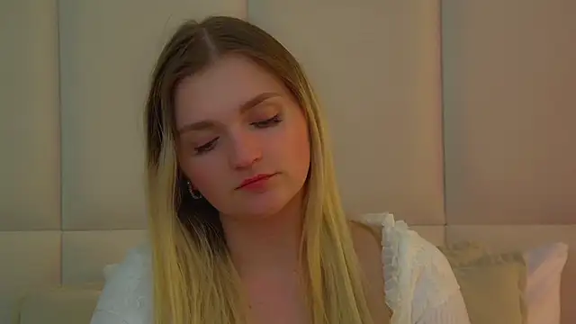 AnnyRaii's Webcam Show