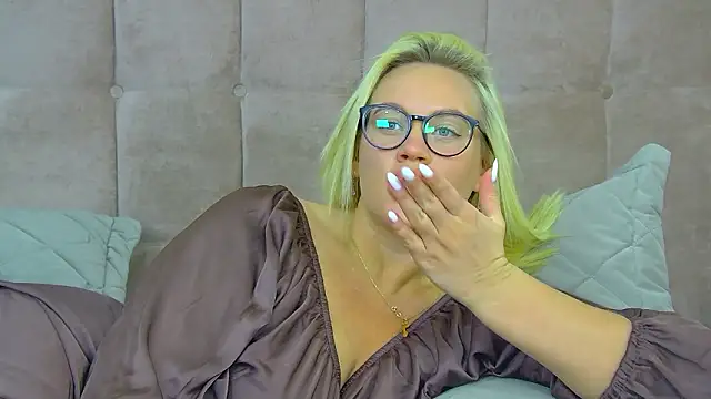 MariaNeumannn Live XXX chat