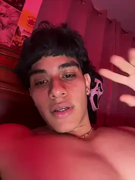 Show modela IronLatino na web-kameri