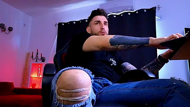 MightyAaron66 即時 XXX 聊天