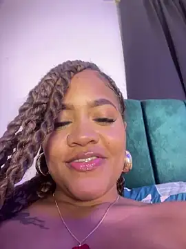 riri_brunnete Show in webcam