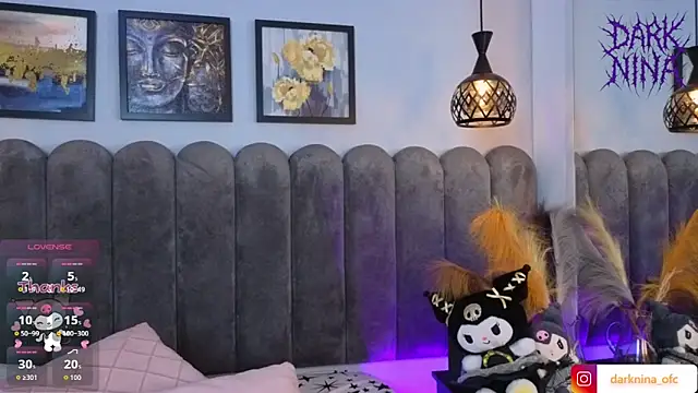 Dark_nina_: διαδικτυακό σόου στην κάμερα