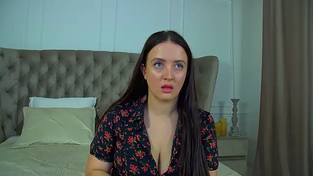 ElinaBellucci – Naživo XXX chat