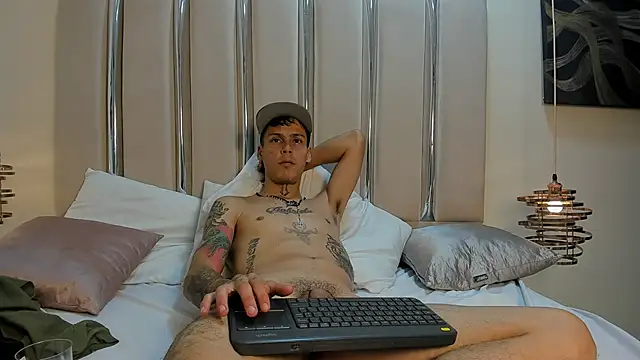 Pokazy przed kamerką – Ethan_Wolfe