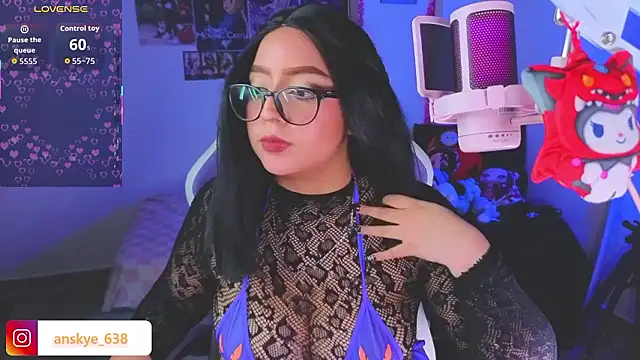 AnngelaSkye's Live XXX Chat
