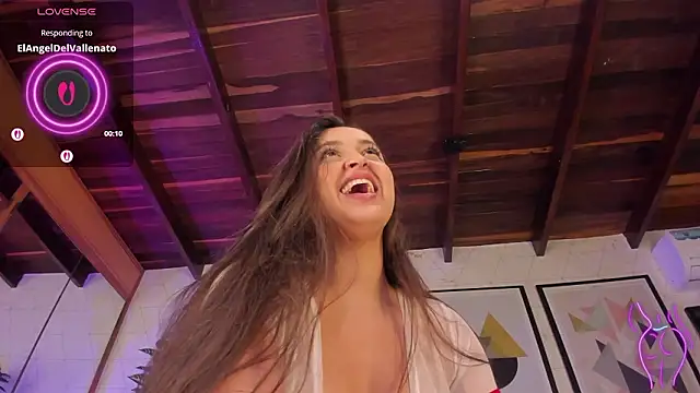 MiaKay1 élő XXX-chatje