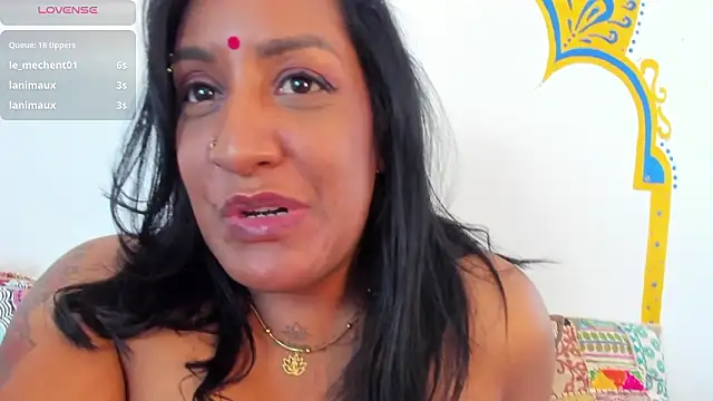 LadyNahir Adlı Modelin Canlı XXX Sohbeti