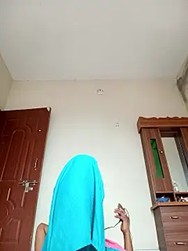 Neha-Roy webkamerás műsora