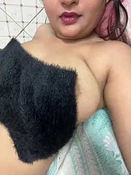 Curvy_Anaya: διαδικτυακό σόου στην κάμερα