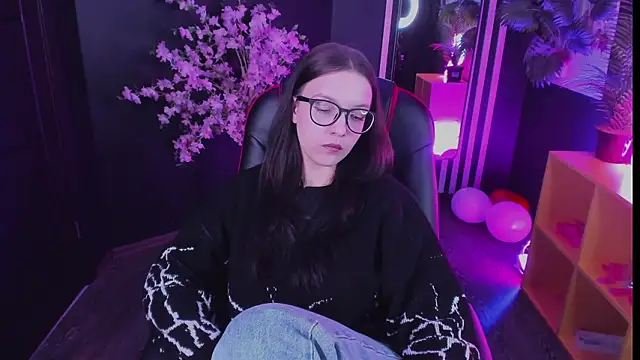 Emily_tender Adlı Modelin Canlı XXX Sohbeti