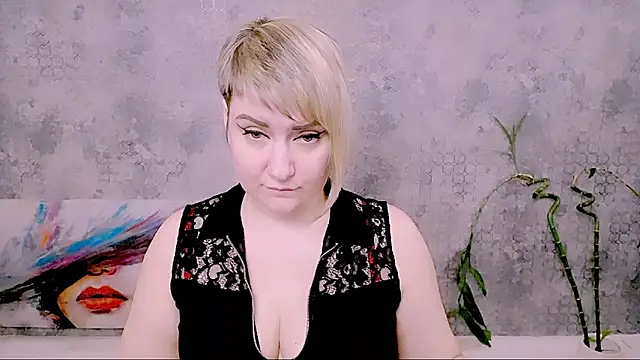 Djullia Live XXX-chat