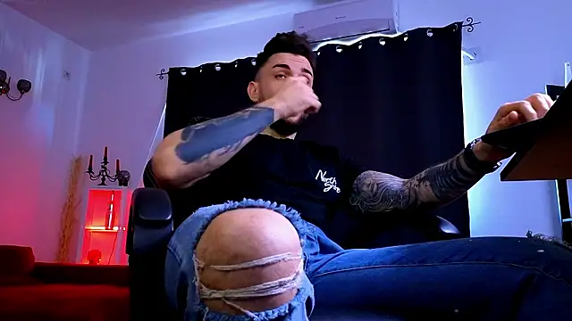 MightyAaron66 Live XXX-Chat