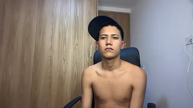 Czat XXX na żywo – Toy_boy777