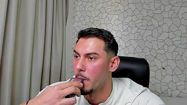 ClintMastersのライブXXXチャット