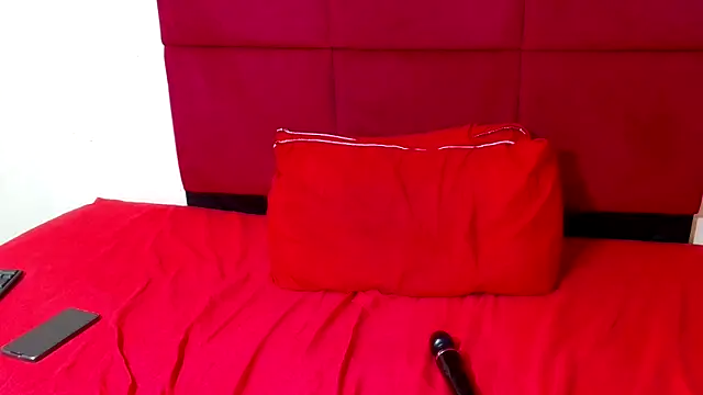 HugeTitisxx's Webcam Show