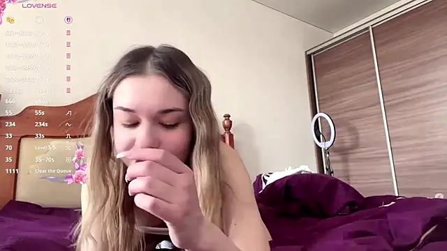 Chatroom XXX en direct de Little_ines