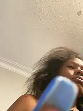 Chatroom XXX en direct de Dellah27