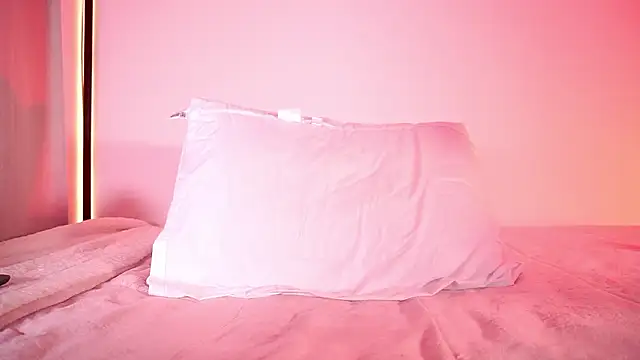 petitevictoria Adlı Modelin Canlı XXX Sohbeti