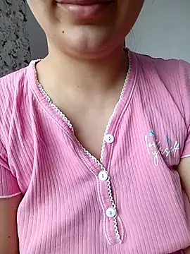 Emi_hot1 Adlı Modelin Canlı XXX Sohbeti