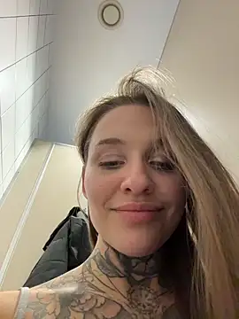 Chat +18 de KishaMur ao vivo