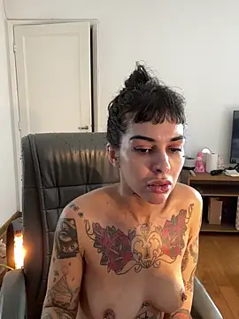 Nikatsu 即時 XXX 聊天