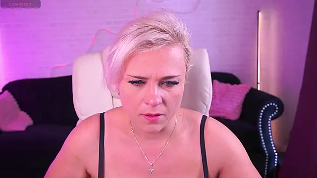 CrystalVibe live XXX chat