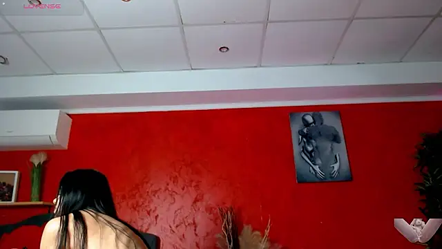 Moiyra Chat XXX live