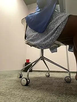 Pokazy przed kamerką – AfroTideEmpress