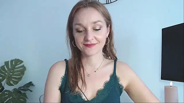 AliciaDesire 即時 XXX 聊天