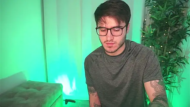 Tony_Wylie Adlı Modelin Canlı XXX Sohbeti