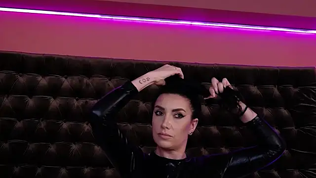 XXX chat uživo modela StephanyMillan