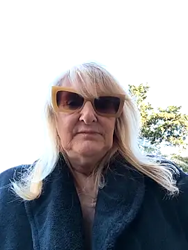 Chat XXX en directo de Heidiblueeyes