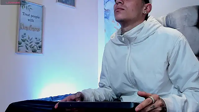 ELL_PBC's Live XXX Chat