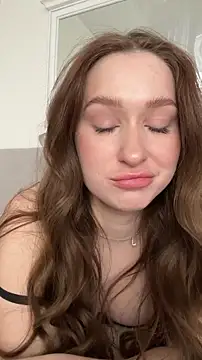 cuteeyesbaby élő XXX-chatje