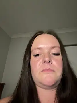 carinabro10's Live XXX Chat