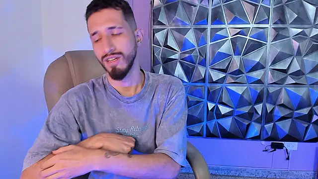 sam_bisex Adlı Modelin Canlı XXX Sohbeti