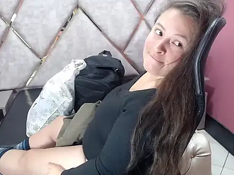 Sarah_Boobs_ Adlı Modelin Canlı XXX Sohbeti