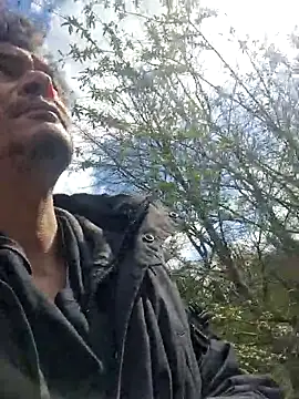 twitshe: διαδικτυακό σόου στην κάμερα