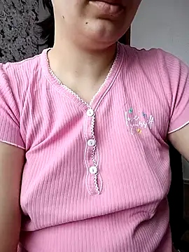 Emi_hot1 即時 XXX 聊天