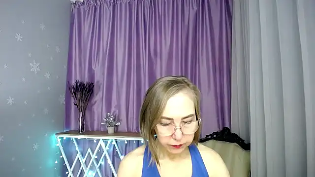 queen_a_n_i Adlı Modelin Web Kamerası Şovu