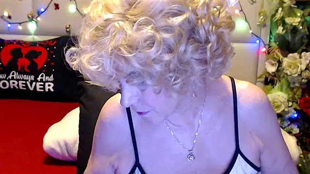 HappyWomanOn Chat XXX live