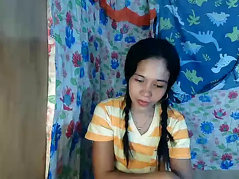 PinaySkinnyGirl Adlı Modelin Canlı XXX Sohbeti