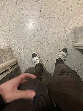 Wassimdz410 Show in webcam