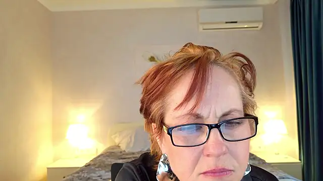 LioraWeiss' Live XXX Chat